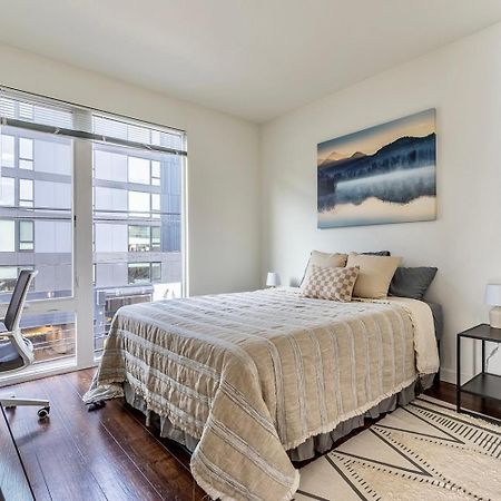 Close Downtown Modern Apartment - Pet Friendly, Wifi, Rooftop Views ซีแอตเทิล ภายนอก รูปภาพ